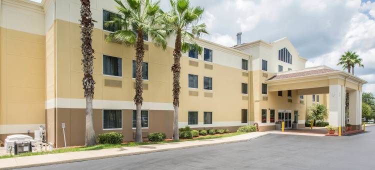 舒适套房酒店-近迪兰大学(Comfort Inn & Suites DeLand - Near University)图片