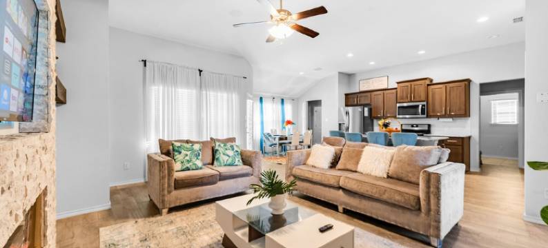 Relaxing Retreat with Hot Tub & Pool.  Fun in a Cozy Home .图片