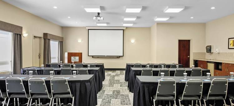 华美达高地河流酒店(Canalta High River)图片