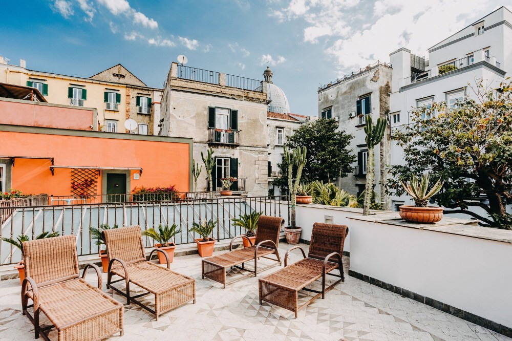 Costantinopoli 104Over view