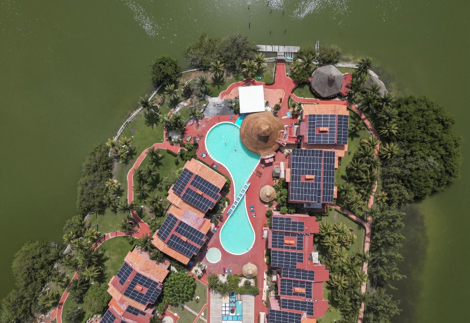 Nílu Cancún Zona Hotelera by Selina Hotel Overview