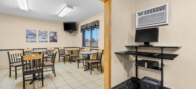 亚历山大明尼苏达州速8酒店(Super 8 by Wyndham Alexandria MN)图片