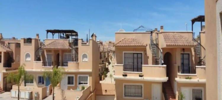 Inviting holiday home with pool图片