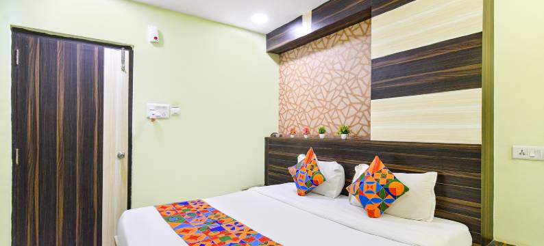 Itsy酒店银河公园(FabHotel Galaxy Shamshabed)图片