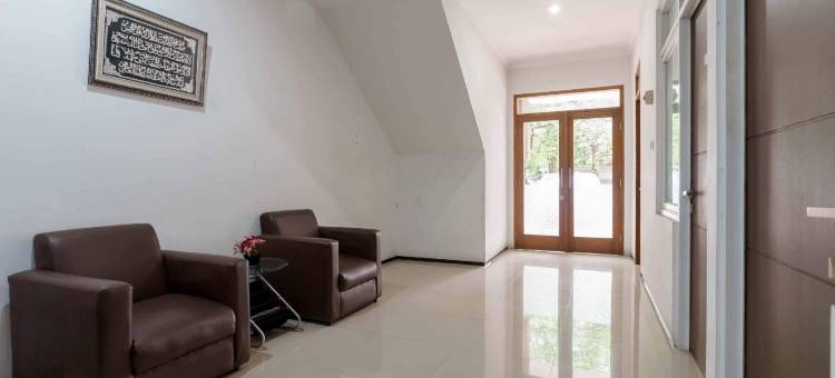 Aimer Guest House Syariah Mitra RedDoorz图片