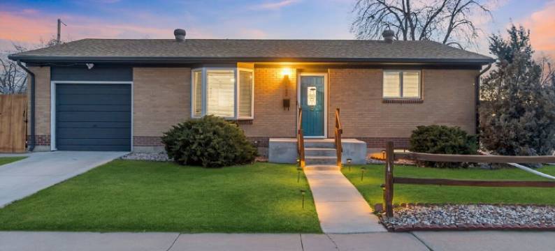 Cozy Den Retreat - Hot Tub - Game Room - BBQ - Fire Pit Min to Downtown Denver图片