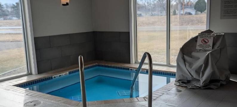 奇珀瓦福尔斯丽怡酒店(Country Inn & Suites by Radisson, Chippewa Falls, WI)图片