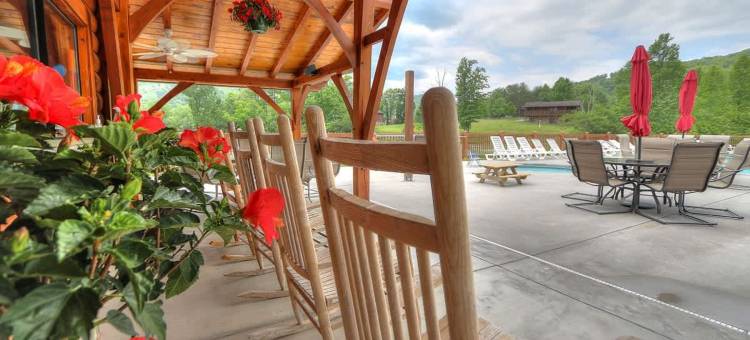 美丽景观原木小屋壁炉热水浴缸游戏机泳池钓鱼(Beautiful View! Log Cabin,Fireplace,Hot Tub,Arcade,Pool,Fishing)图片