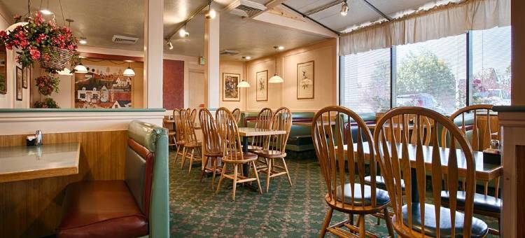 维纳尔伊克诺旅馆套房，靠近恐龙纪念碑(Econo Lodge Inn & Suites Vernal Near Dinosaur Monument)图片