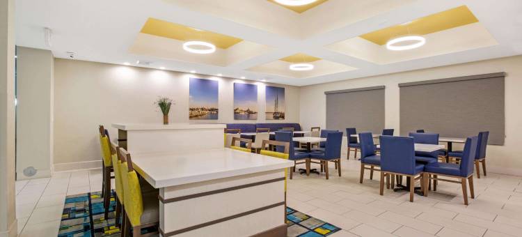 赛普拉斯东北长滩拉昆塔温德姆套房酒店(La Quinta Inn & Suites by Wyndham NE Long Beach/Cypress)图片