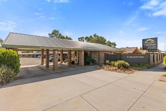 宅基地汽车旅馆和公寓(Homestead Motor Inn & Apartments)