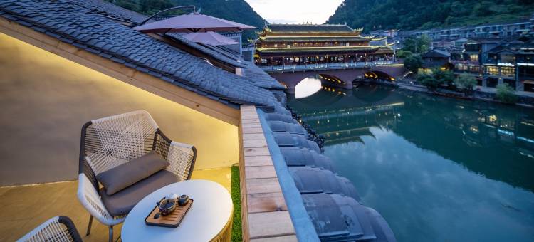 凤凰云隐兮精品名民宿(杜田路分店)图片