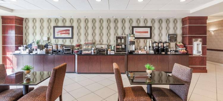 塔尔萨中城拉昆塔温德姆套房酒店(La Quinta Inn & Suites by Wyndham Tulsa Midtown)图片