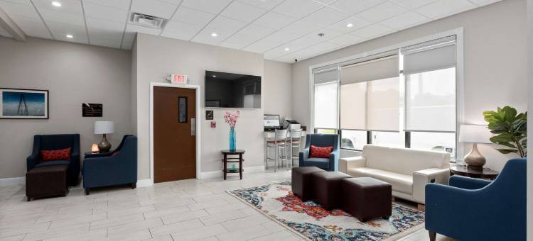 圣路易斯 - 黑泽尔伍德舒适套房酒店(Comfort Inn & Suites St Louis-Hazelwood)图片