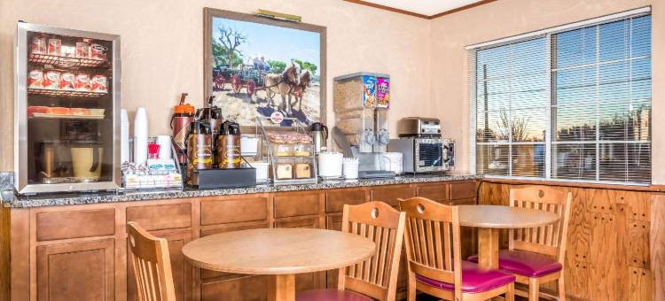 威肯伯格速8酒店(Super 8 by Wyndham Wickenburg AZ)图片