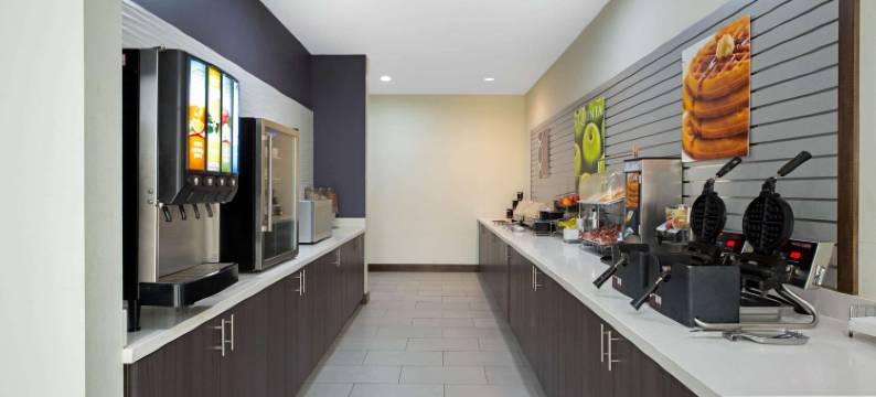 查尔斯湖西湖拉昆塔温德姆套房酒店(La Quinta Inn & Suites by Wyndham Lake Charles - Westlake)图片