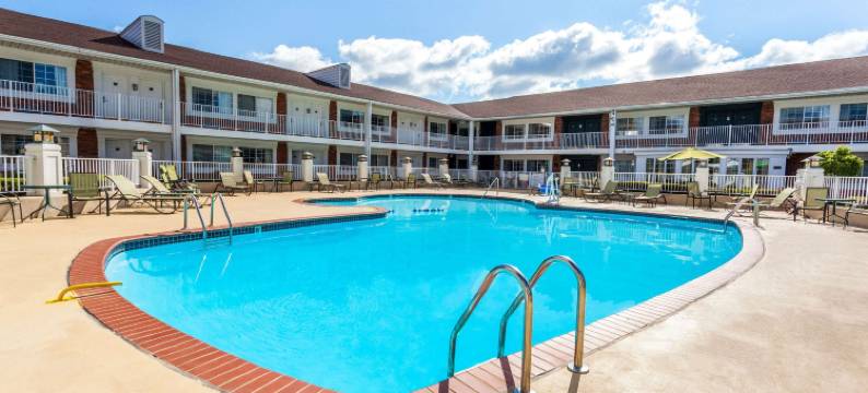 罗斯维尔/底特律地区温德姆戴斯套房酒店(Days Inn & Suites by Wyndham Roseville/Detroit Area)图片