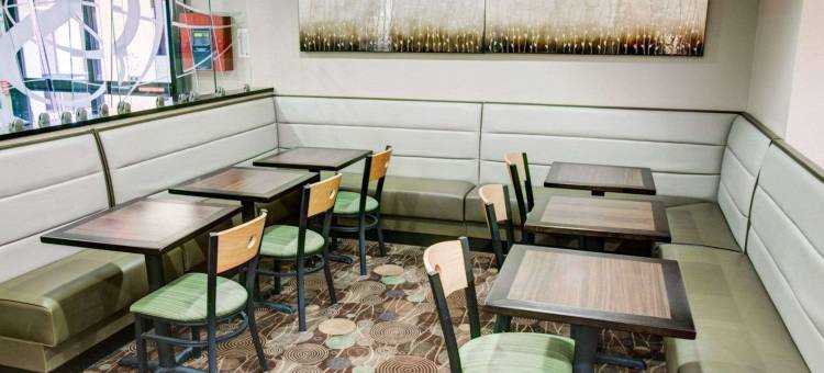 匹兹堡机场舒适套房酒店(Comfort Suites Pittsburgh Airport)图片