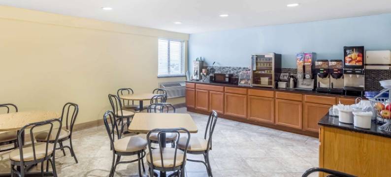 威奇托机场速8酒店(Super 8 by Wyndham Wichita Airport)图片