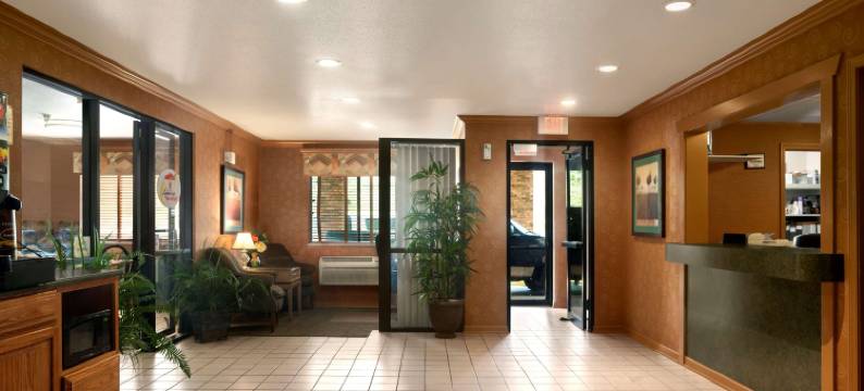 皮奥里亚东速8酒店(Super 8 by Wyndham Peoria East)图片