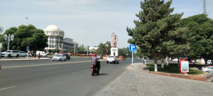 悠然小筑1楼可做饭空调房免费停车(伊宁路分店)图片