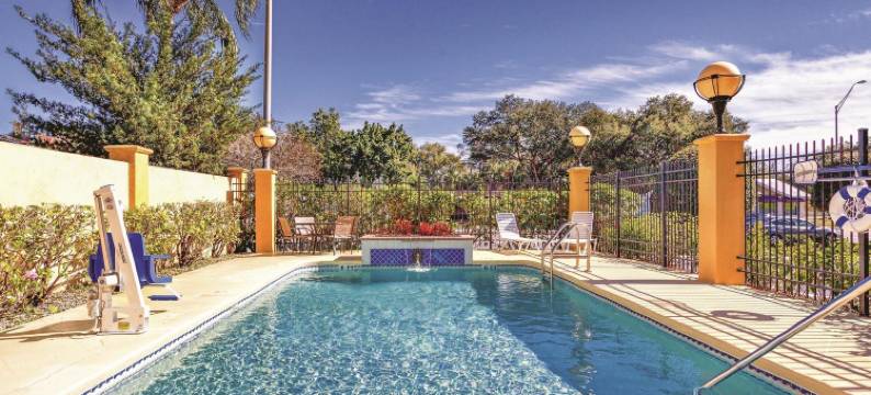 圣彼得堡东北拉昆塔温德姆套房酒店(La Quinta Inn & Suites by Wyndham St. Petersburg Northeast)图片