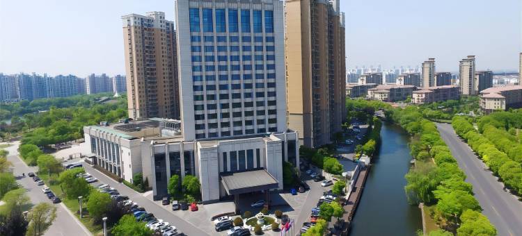 艾哈迈达巴德温德姆华美达酒店(Ramada by Wyndham Ahmedabad)图片