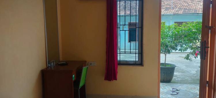 OYO Life 90433 塞拉西宿舍(OYO Life 90433 Serasi Kost)图片