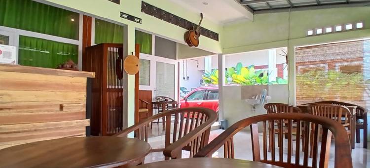Kenewae Living Near Alun-Alun Wonosari Mitra RedDoorz图片