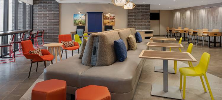 德梅因德雷克大学希尔顿惠庭套房酒店(Home2 Suites des Moines at Drake University)图片