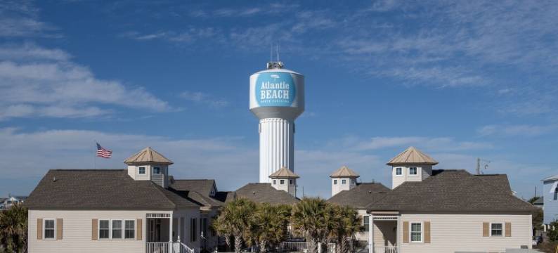 5 Star Reviews! Luxury Home, Pool, Steps from Ocean,Sleeps 7, Shops,Restaurants图片