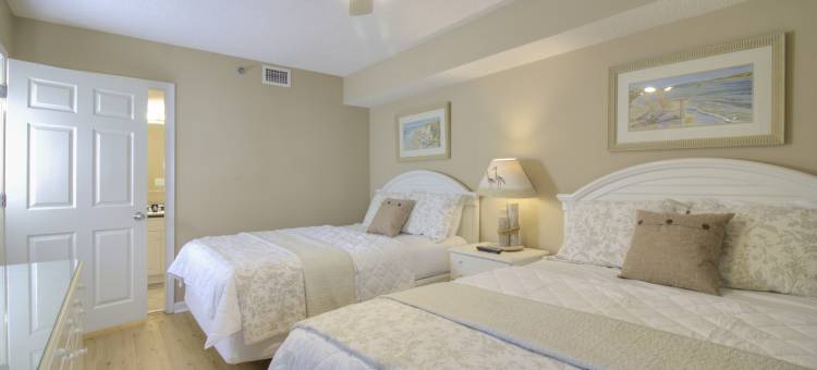 Private Balcony and Resort Amenities - Luxurious Coastal Escape图片