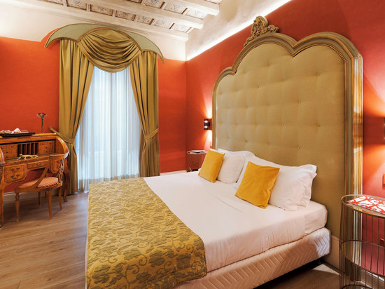 瓦伦蒂诺男爵亚伦宫殿