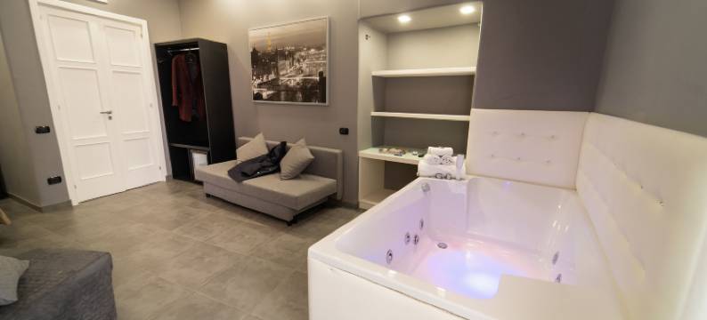 钟楼那不勒斯中央ClaPa集团运营酒店(Al Campanile H Napoli Centro, by ClaPa Group)图片