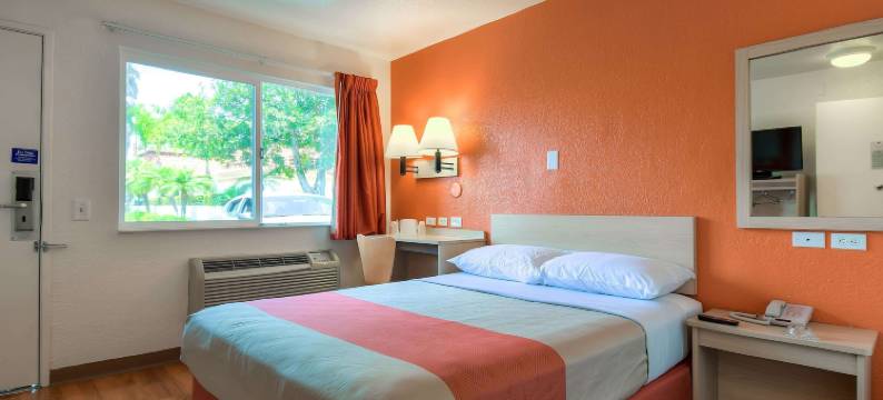 威斯敏斯特南6号汽车旅馆 - 长滩区(Motel 6 Westminster, CA - South - Long Beach Area)图片