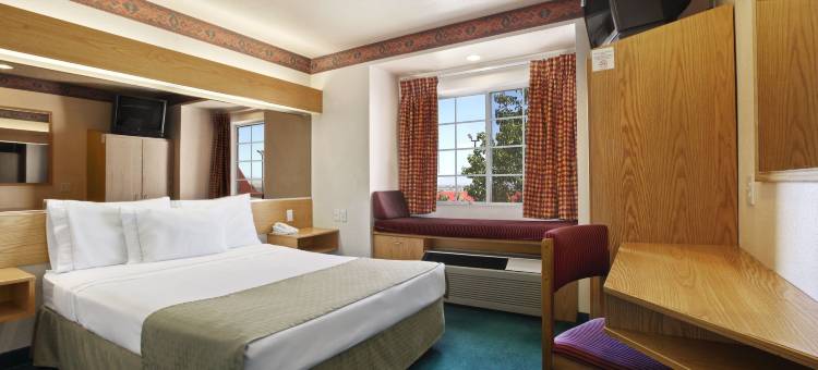 阿尔伯克尔基西温德姆麦客达套房酒店(Microtel Inn & Suites by Wyndham Albuquerque West)图片