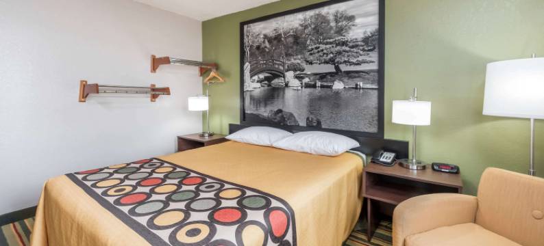 布卢明顿速8酒店(Super 8 by Wyndham Bloomington)图片