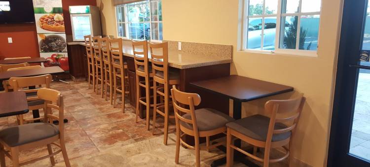 埃斯孔迪多市中心品质酒店(Quality Inn Escondido San Diego North County)图片