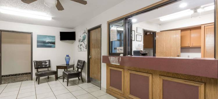 汉普顿速8酒店(Super 8 by Wyndham Hampton)图片