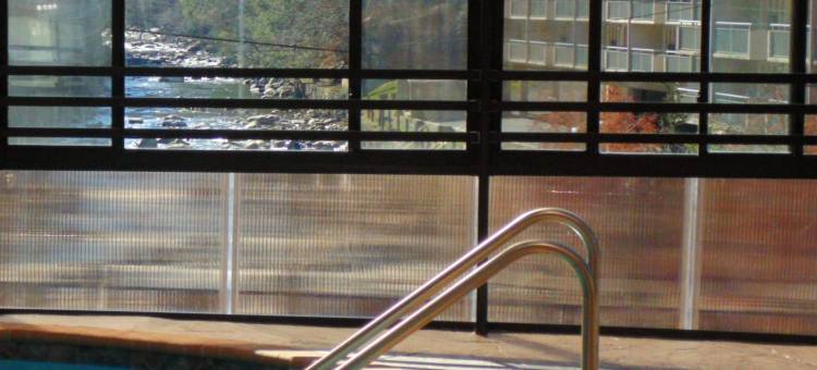 加特林堡河边呗盟套房酒店(Baymont by Wyndham Gatlinburg on the River)图片