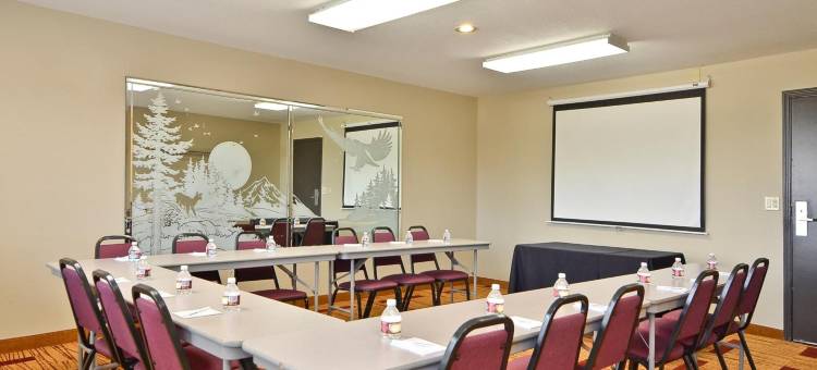 克拉克马斯套房旅馆(Clackamas Inn and Suites)图片