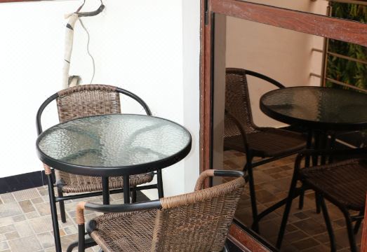 QUEENS COURT HOTEL Hotel Overview