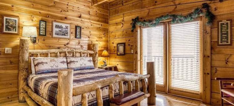 Ern854 - Wagon Wheel Lodge - Great Location! Close to All the Action! 9 Bedroom Cabin by RedAwning图片