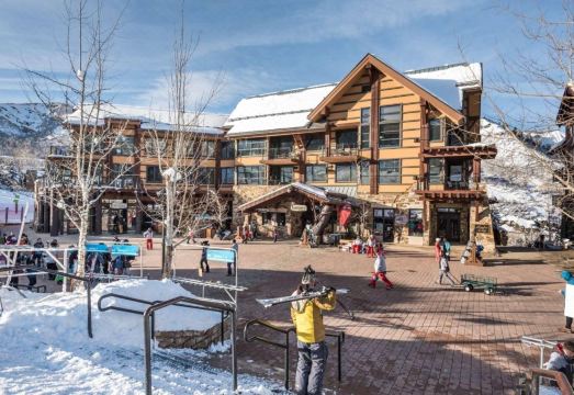 Luxury 3 Bedroom Slopeside Mountain Vacation Rental with Hot Tubs Hotel Overview