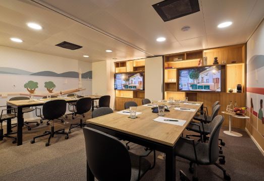 Base Geneva Hotel Overview