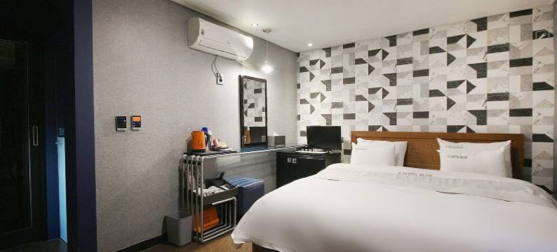 蓝色酒店(Blue Hotel)图片