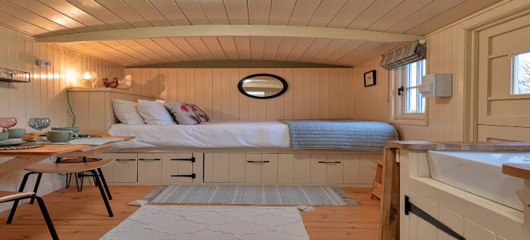 Shepherd's Hut near Cotswolds & Sky Dive Fun图片