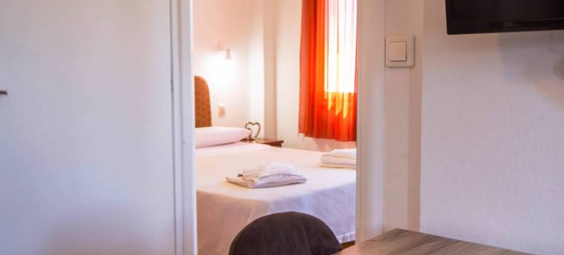 罗曼诺斯海滩别墅酒店(Romanos Beach Villas)图片