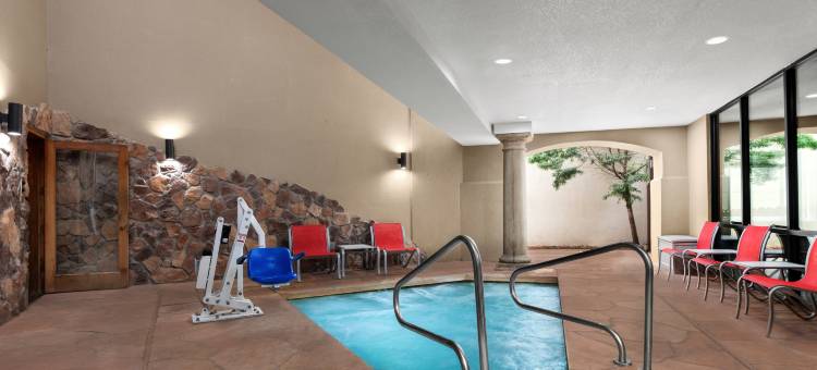 智选假日套房酒店匡(Holiday Inn Express & Suites MARINA - STATE BEACH AREA by IHG)图片