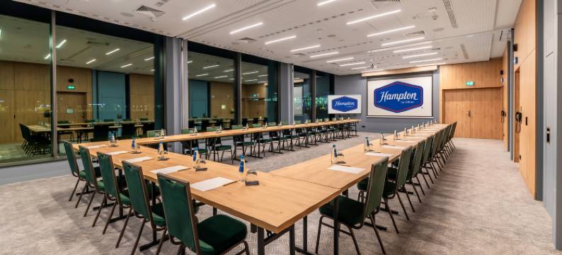 弗罗茨瓦夫机场希尔顿欢朋酒店(Hampton by Hilton Wroclaw Airport)图片